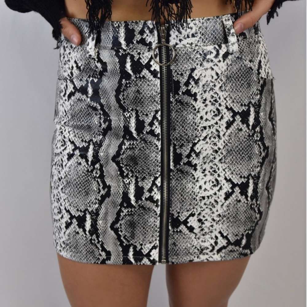 Boutique Snakeskin skirt XS